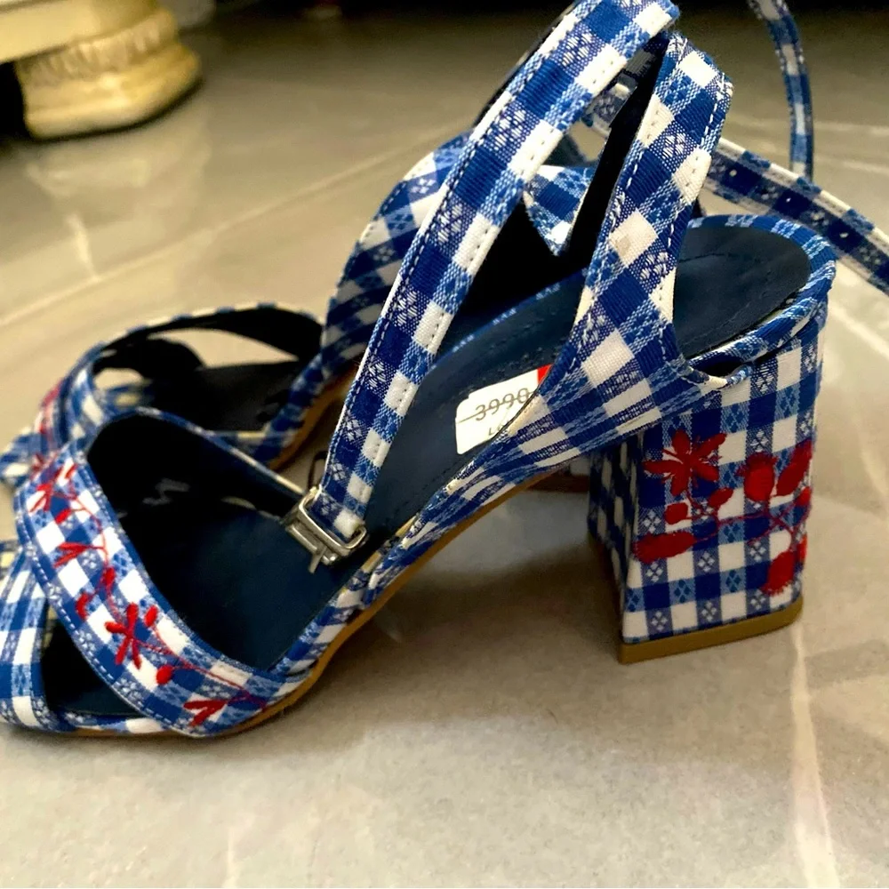Sandals - Picture 4 of 4